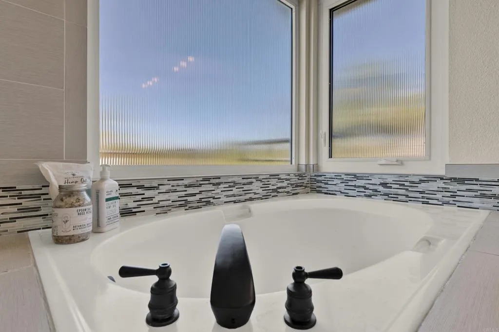 https://cdn.realtyfeed.com/cdn/127/306706257/92f5b5fea09d738614c0715f54d10640.webp