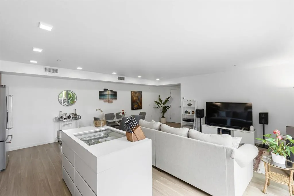 https://cdn.realtyfeed.com/cdn/127/306706285/8f7a39259ac5122763752e5d34918a36.webp