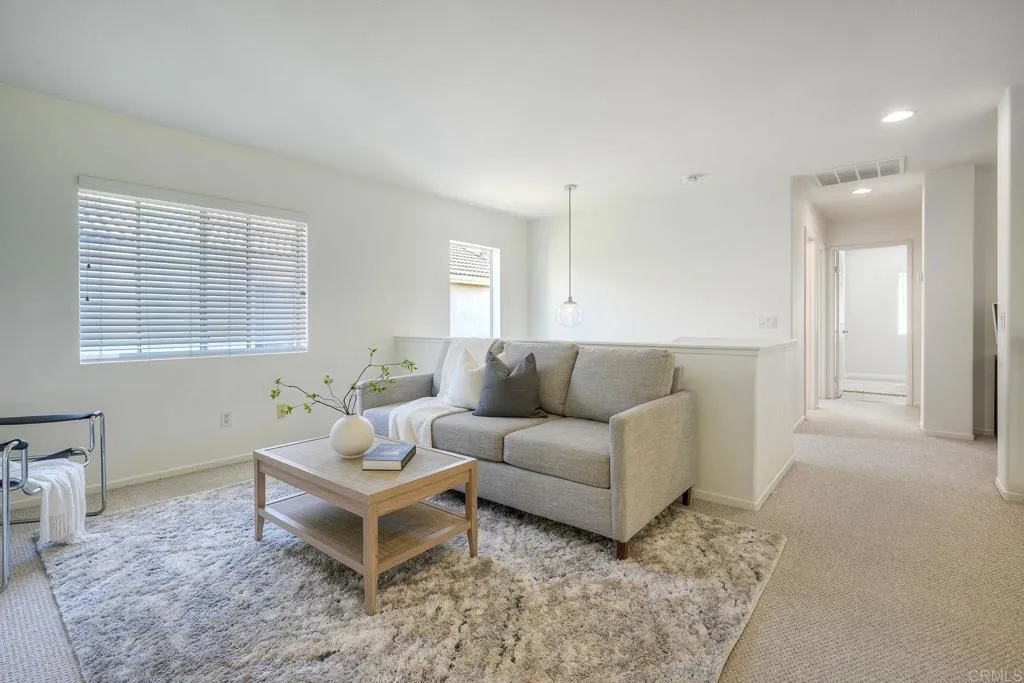 https://cdn.realtyfeed.com/cdn/127/306706373/3cf6d5ee6995116b8a1d71b9a52196d3.webp