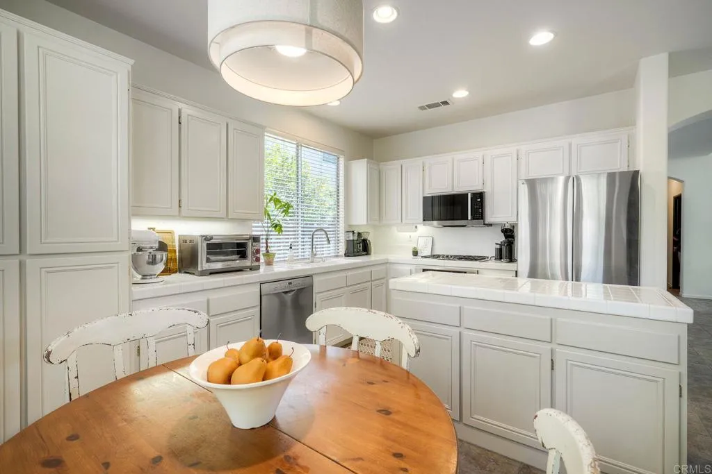https://cdn.realtyfeed.com/cdn/127/306706373/60d391497f5bcdfe348fb4f10748c647.webp