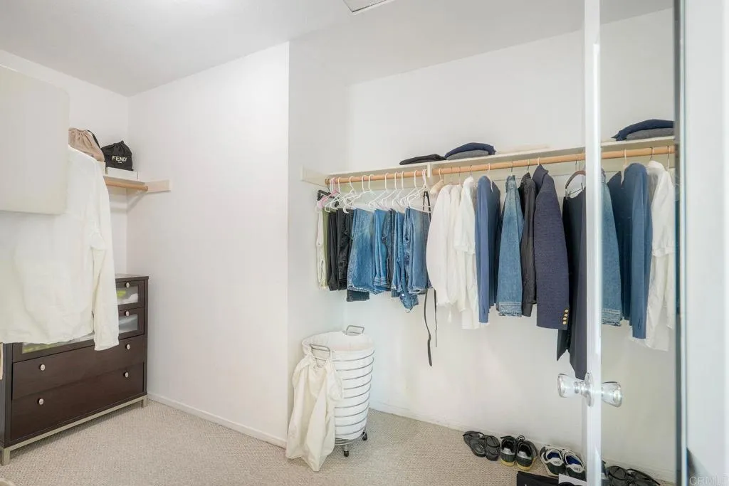 https://cdn.realtyfeed.com/cdn/127/306706373/68cf43868dfff4739725a10f7d04052d.webp