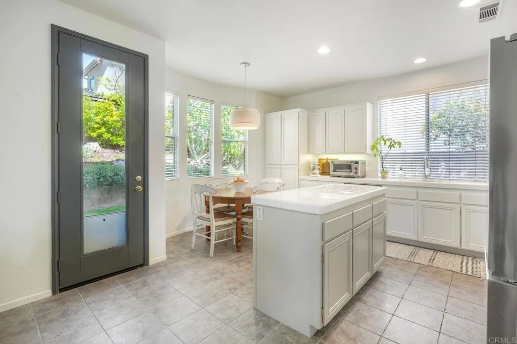 https://cdn.realtyfeed.com/cdn/127/306706373/a4a4ef81e1ca7a32d46f369c04a78fba.webp