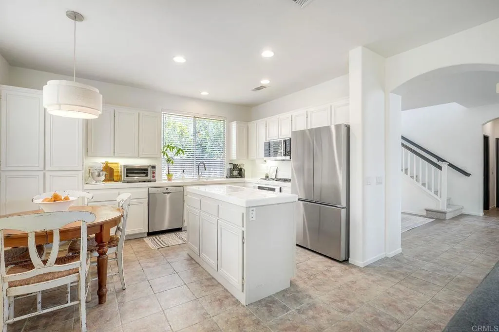 https://cdn.realtyfeed.com/cdn/127/306706373/c7faacc0f835bc4ac76e1c708939c6fd.webp