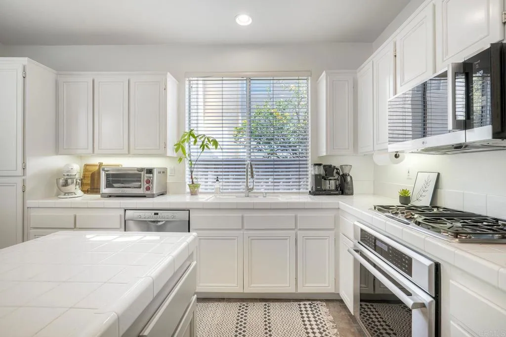 https://cdn.realtyfeed.com/cdn/127/306706373/cb6b15d9932c9fff25b47da14b384ed1.webp