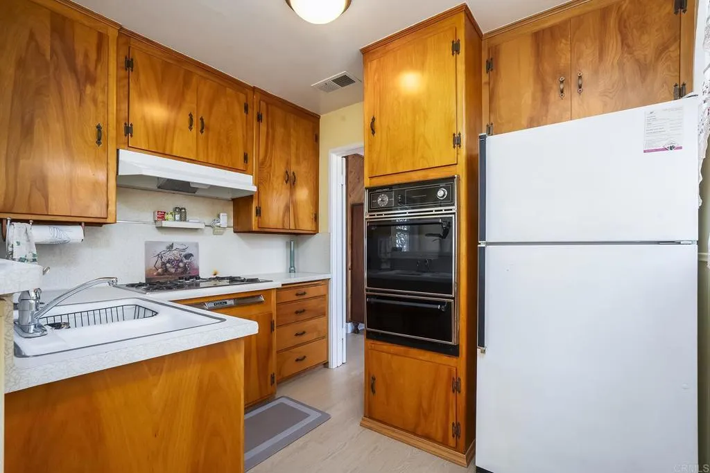 https://cdn.realtyfeed.com/cdn/127/306706389/f94322a0ed060163d5f6190a070202ab.webp