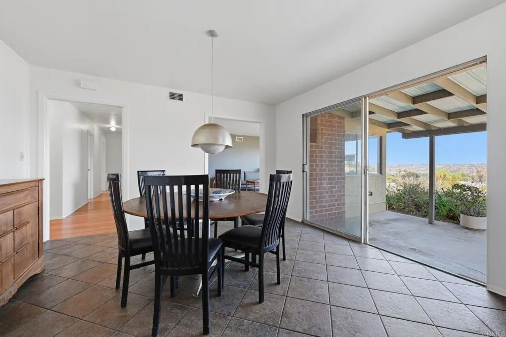 https://cdn.realtyfeed.com/cdn/127/306706495/1d948fe005ddb72e0fc6d22c053023b0.webp