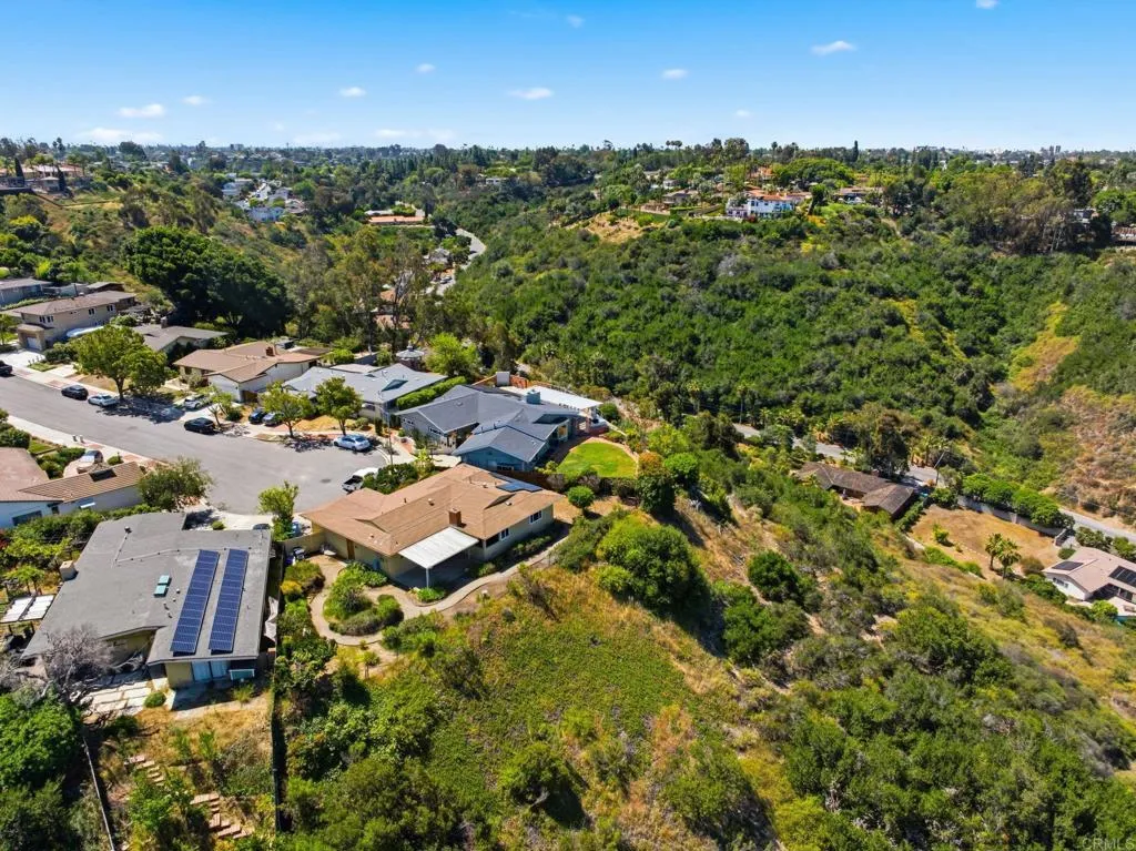 https://cdn.realtyfeed.com/cdn/127/306706495/242dbef86e13234d41f94fce54e3ad63.webp