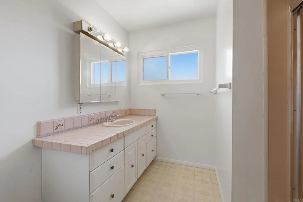 https://cdn.realtyfeed.com/cdn/127/306706495/273b6db22221b7fb4218667f0a8378e3.webp