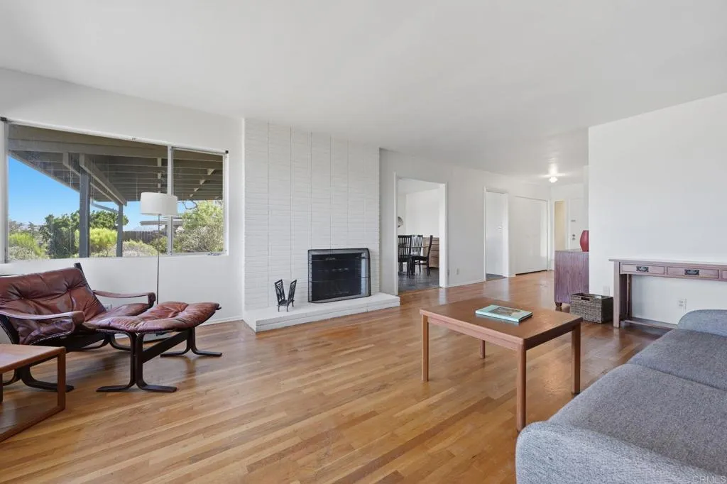 https://cdn.realtyfeed.com/cdn/127/306706495/31856063e619a208caf4cd94bf07113b.webp