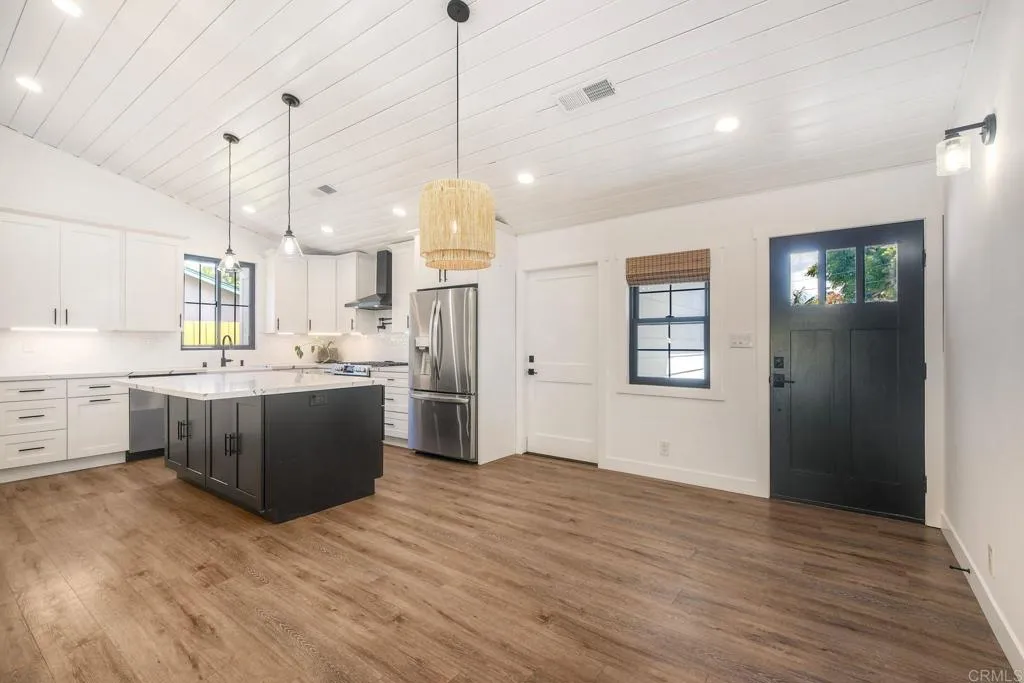 https://cdn.realtyfeed.com/cdn/127/306706514/423bfe525a235f230e33f3b8e7574589.webp