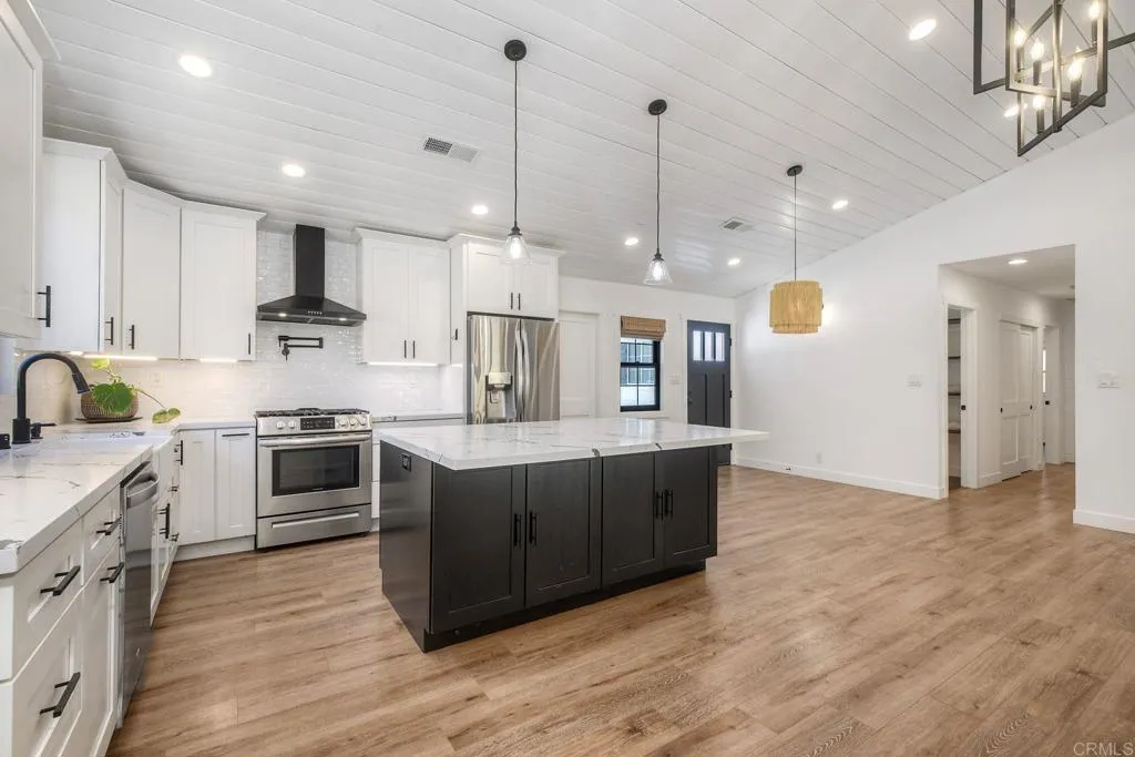 https://cdn.realtyfeed.com/cdn/127/306706514/8ab2563b3026c7da7fe228b030d6c457.webp