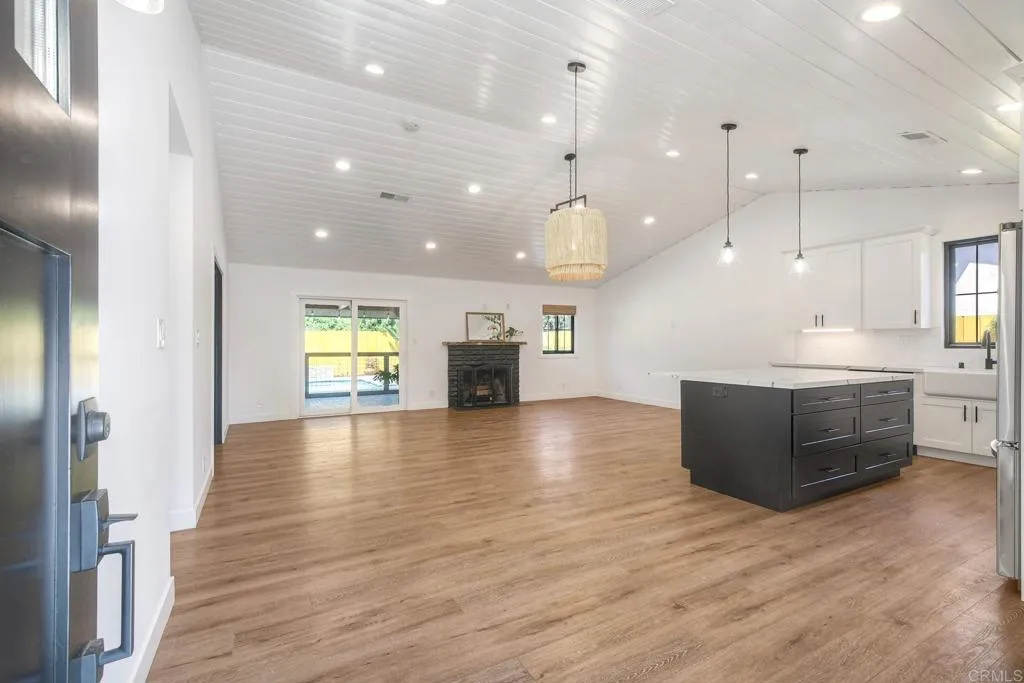 https://cdn.realtyfeed.com/cdn/127/306706514/f32390eb260b0fe769734d5639d39dfd.webp