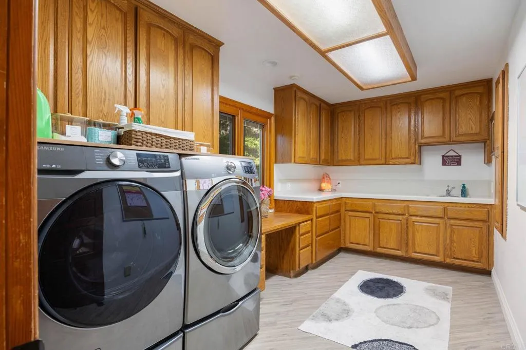 https://cdn.realtyfeed.com/cdn/127/306706536/406f9cf26c09f26de5db8f47640df6b9.webp