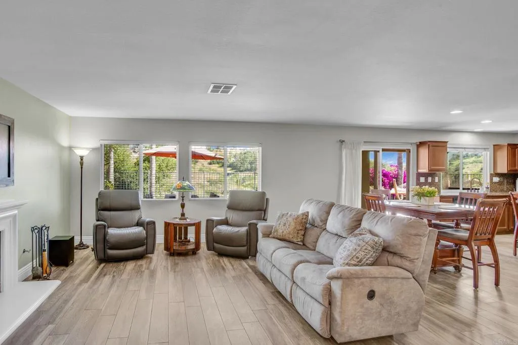 https://cdn.realtyfeed.com/cdn/127/306706548/0c51248614c51f2bb0cd000742944ba7.webp