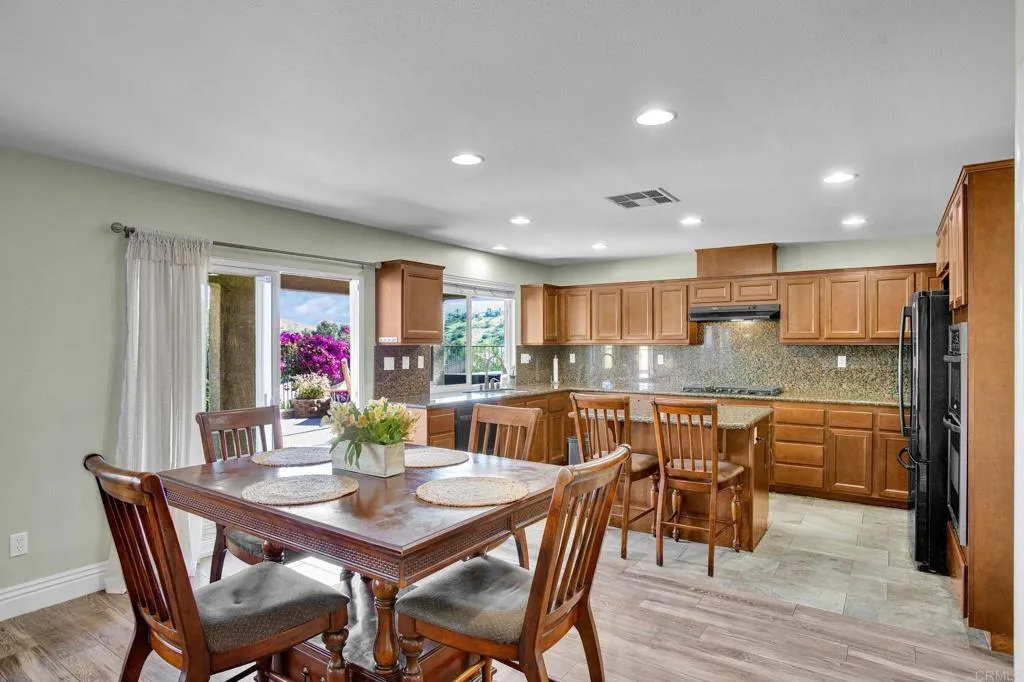 https://cdn.realtyfeed.com/cdn/127/306706548/4d8d0914fbbab27802147cc6e7714c86.webp