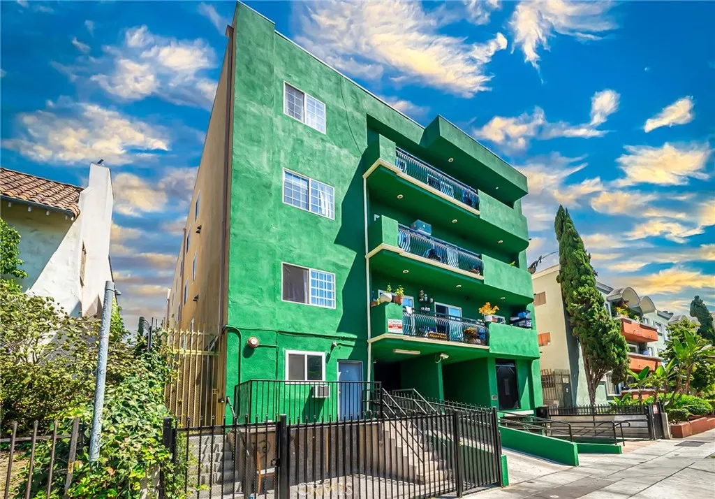 Los Angeles, CA 90020