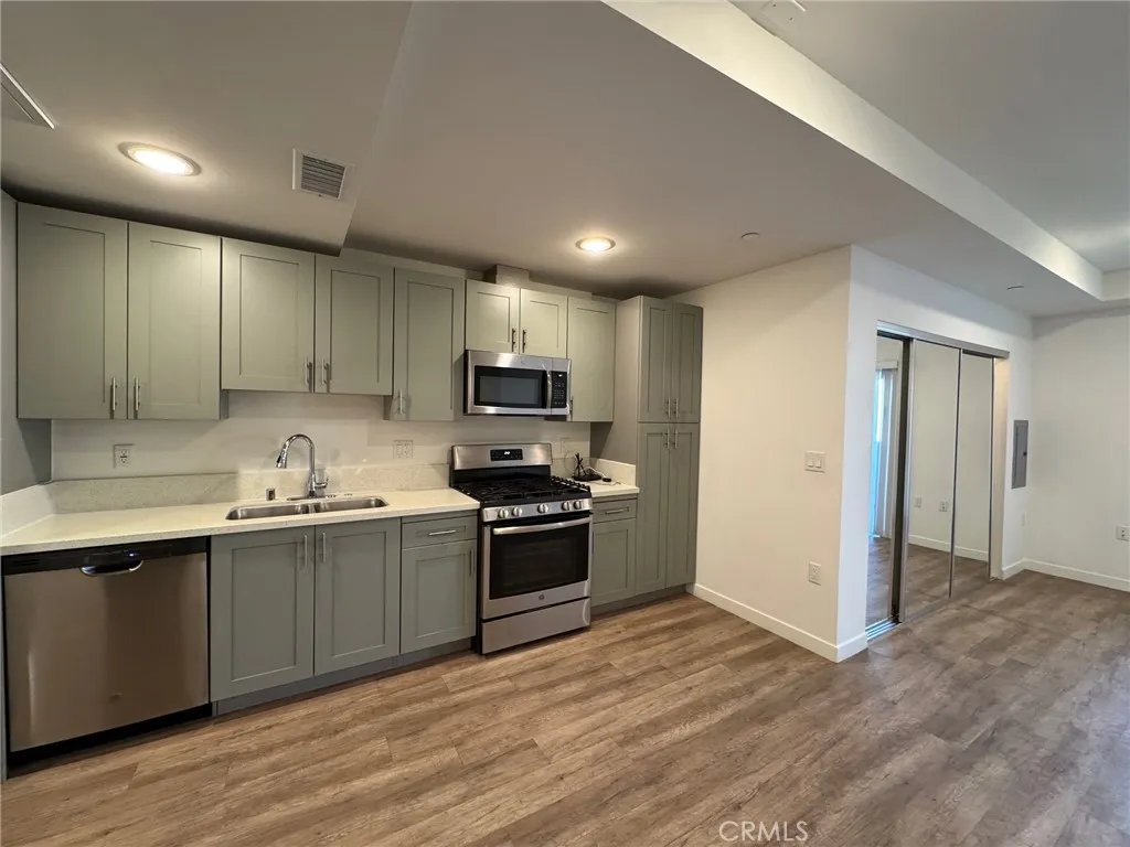 Los Angeles, CA 90006