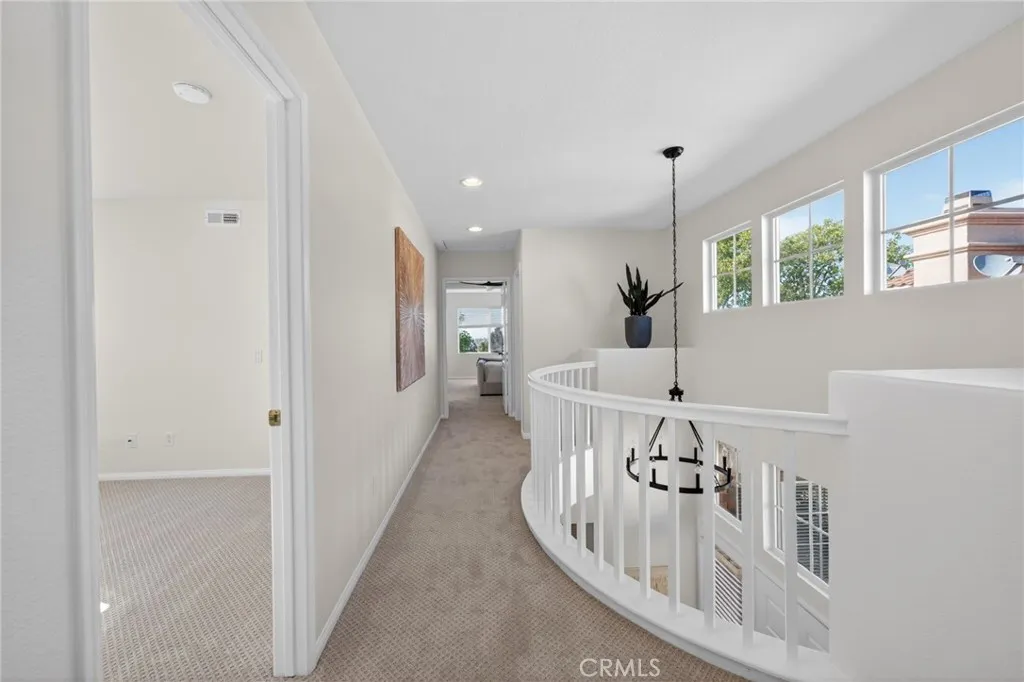 https://cdn.realtyfeed.com/cdn/127/306706743/38d94330d217b9cd9d57830a27a991fd.webp