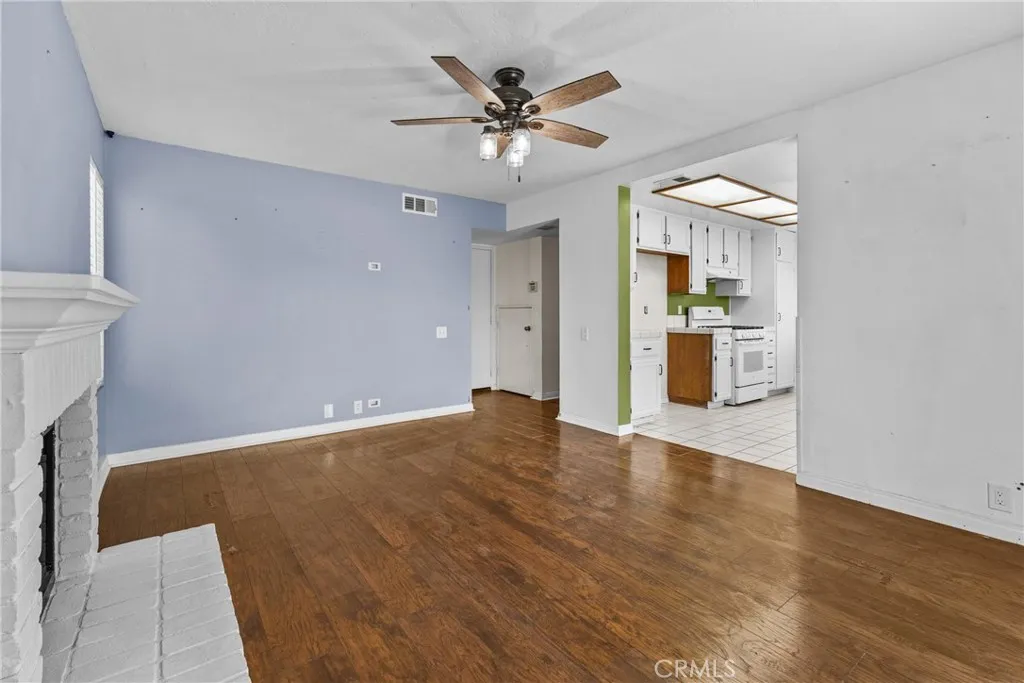 https://cdn.realtyfeed.com/cdn/127/306706871/3d1c39f58c911da32f5d92818478e111.webp