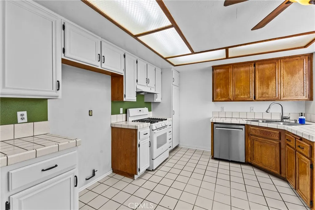 https://cdn.realtyfeed.com/cdn/127/306706871/e77889a94d4f7d949ece2b5c895f8169.webp