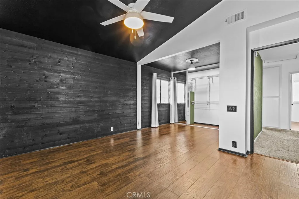 https://cdn.realtyfeed.com/cdn/127/306706871/fd9cbb9f77bbd35622a0fd48ec9f1690.webp