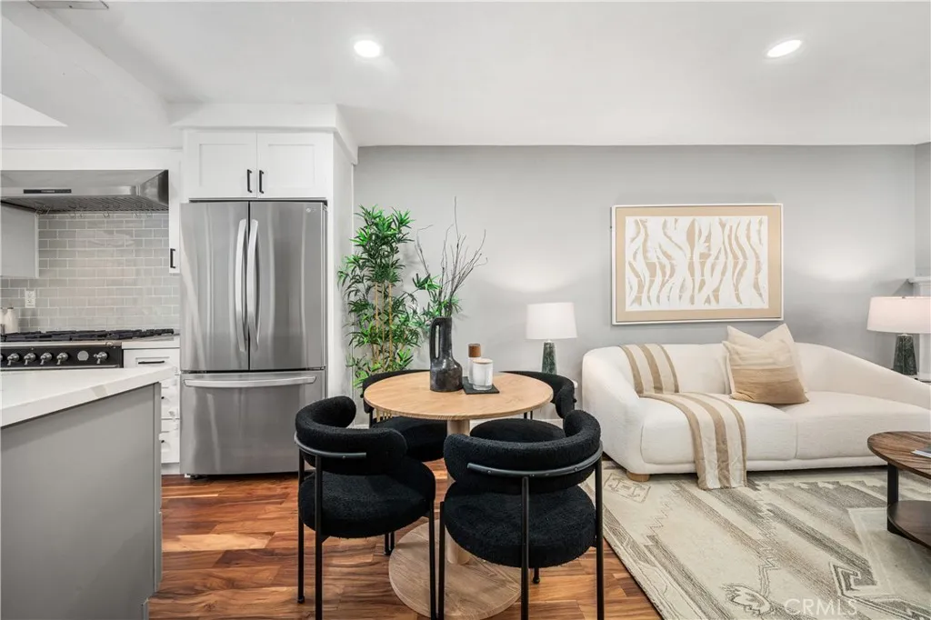 https://cdn.realtyfeed.com/cdn/127/306706909/31b60a7626d1baabdfb66fbb3e4264a0.webp
