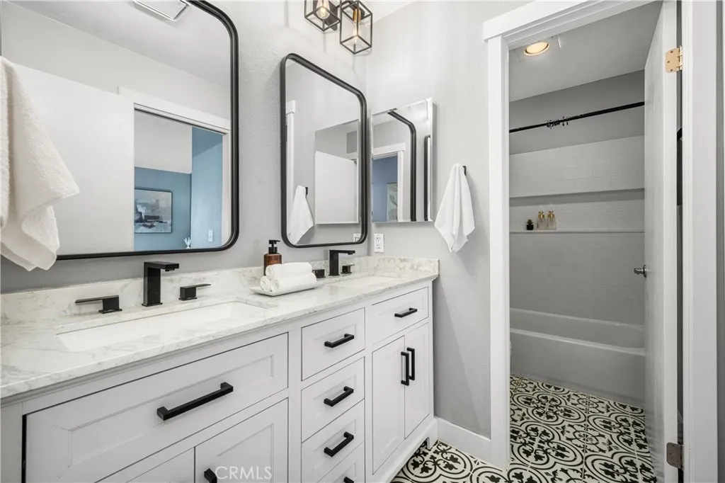 https://cdn.realtyfeed.com/cdn/127/306706909/98008d9eaf23905f5e77d664df5e2d68.webp