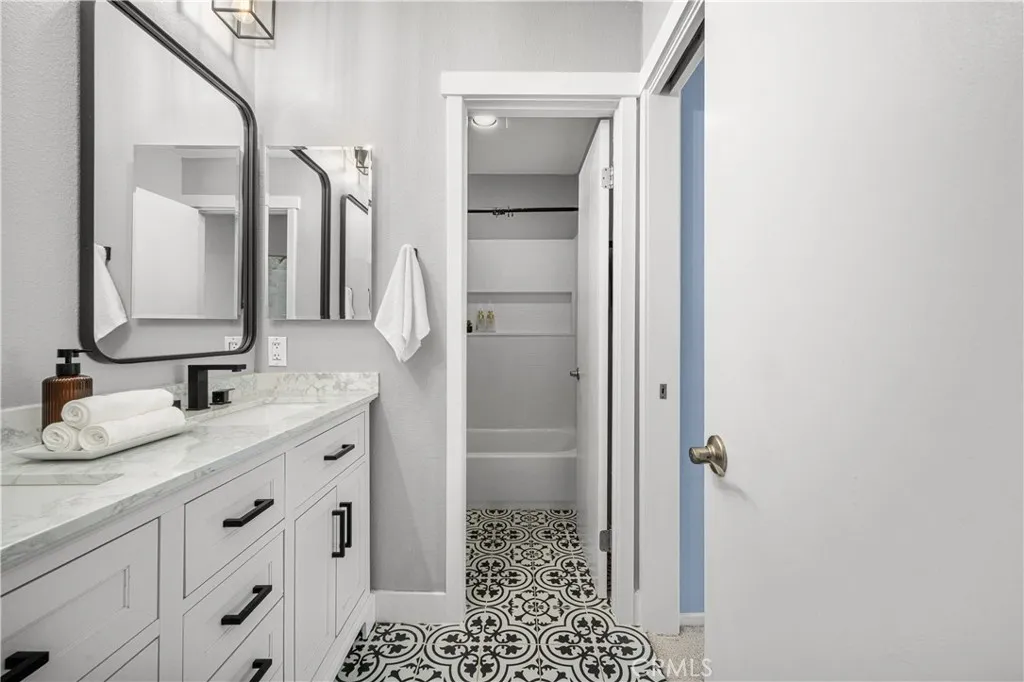 https://cdn.realtyfeed.com/cdn/127/306706909/a2fab76aa086362eeb556275087c68f7.webp