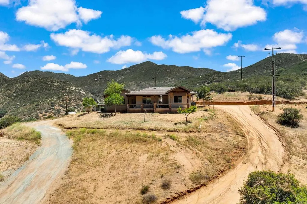 https://cdn.realtyfeed.com/cdn/127/306706952/0e5f6565d83f5a7c461a858ceb6f7bc3.webp