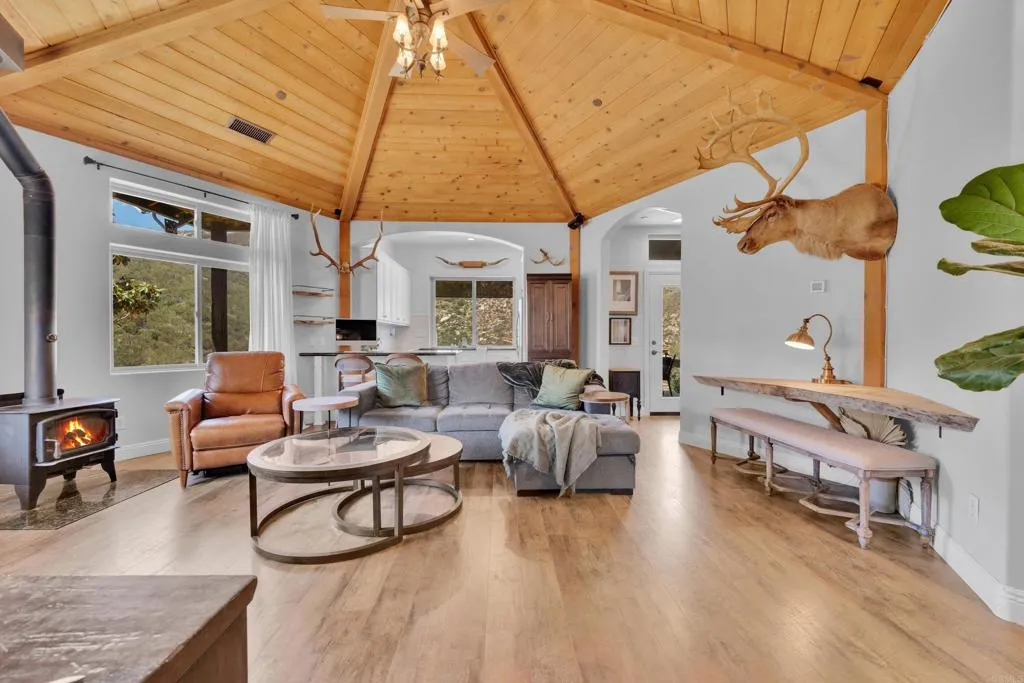 https://cdn.realtyfeed.com/cdn/127/306706952/429e618dc8ae9dbcd25a8d5044adb9e3.webp