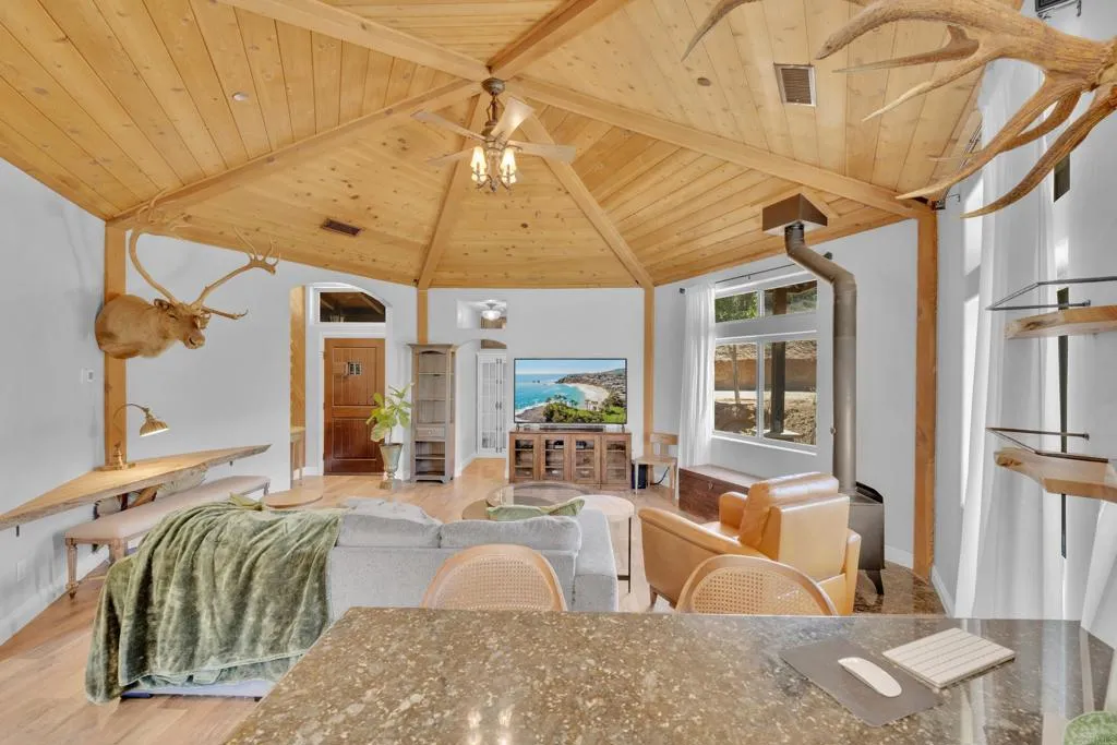 https://cdn.realtyfeed.com/cdn/127/306706952/888901b0f4a5dc51dda7e78423b4cb9d.webp