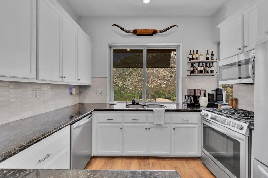 https://cdn.realtyfeed.com/cdn/127/306706952/95ecdcee08862133c422edae7a8cb9dc.webp