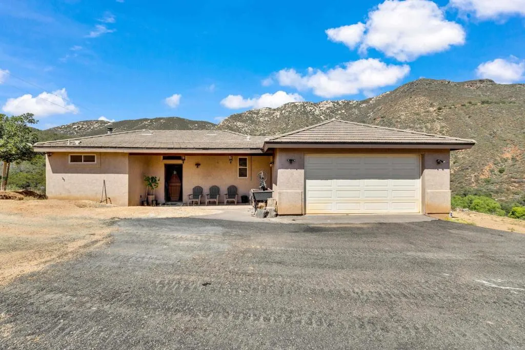 https://cdn.realtyfeed.com/cdn/127/306706952/a0b647237d2510dcea9b0388e14944e2.webp