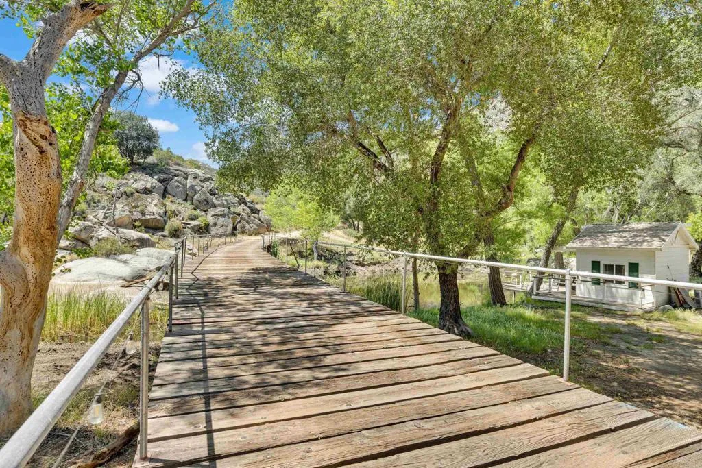 https://cdn.realtyfeed.com/cdn/127/306706952/e422d825ac8ea06966d8f6ddd93cc4ca.webp