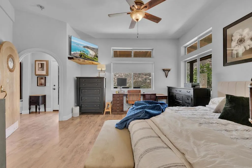 https://cdn.realtyfeed.com/cdn/127/306706952/e9435498b771e5f6895963699db6f4b2.webp