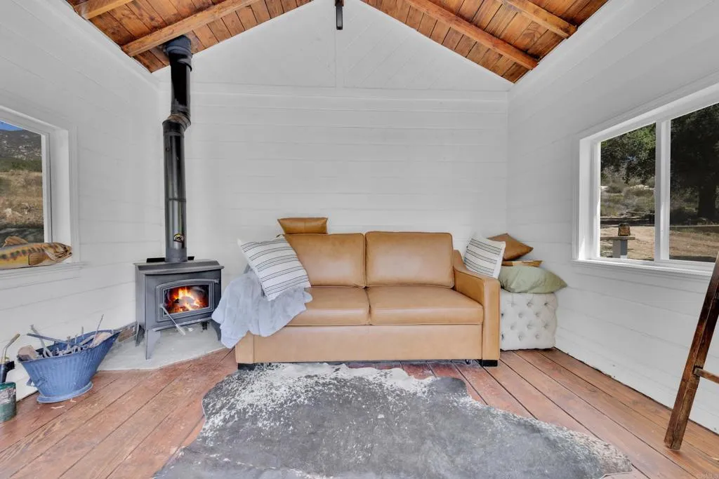 https://cdn.realtyfeed.com/cdn/127/306706952/fb62d4b6020169448491a139ff8c567b.webp