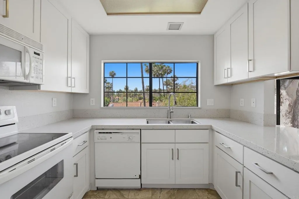 https://cdn.realtyfeed.com/cdn/127/306706987/36c661f5d6f0bb16a32d5b8ba958d445.webp