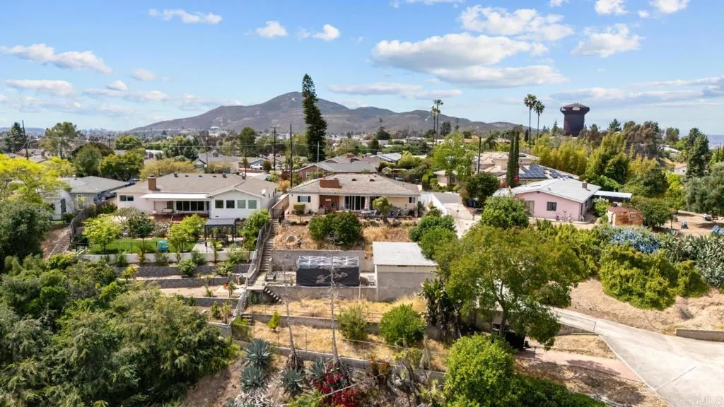 https://cdn.realtyfeed.com/cdn/127/306706999/2cc8caf1f56e9ba852f18f9fce6dfac2.webp