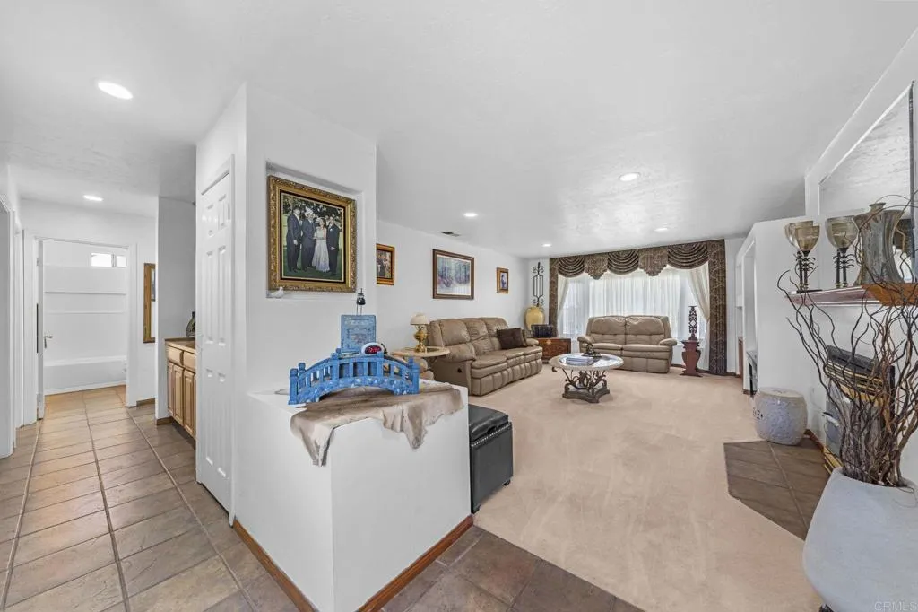 https://cdn.realtyfeed.com/cdn/127/306707092/1115323f26df4fc8937cea7b4c91b6b4.webp