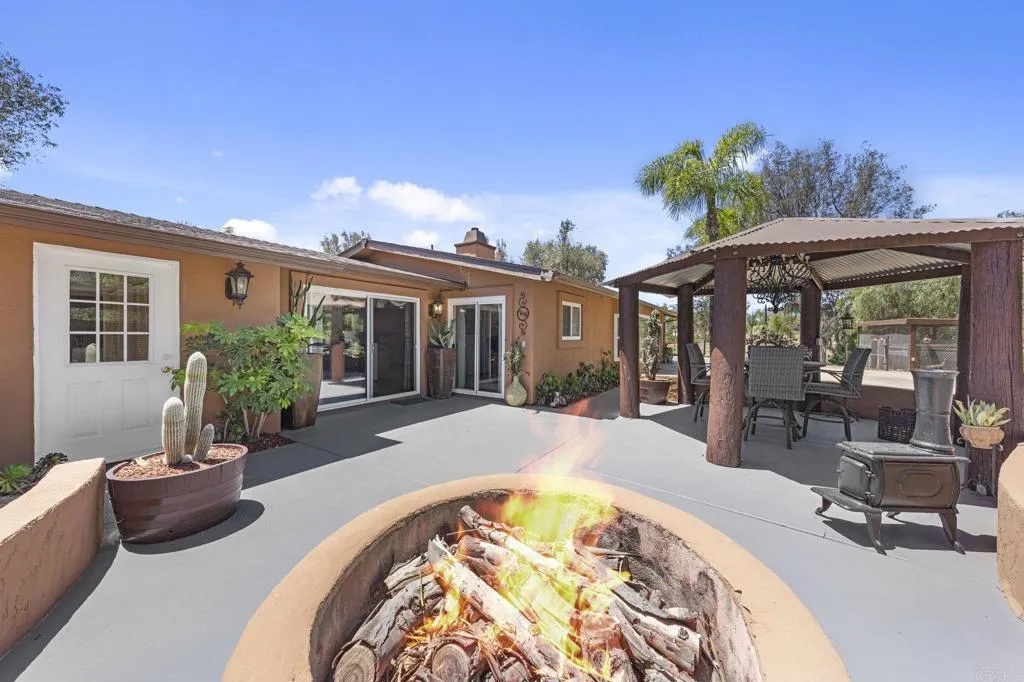 https://cdn.realtyfeed.com/cdn/127/306707092/1a6cce6e2ddc97c9ce31c15566f1bf75.webp