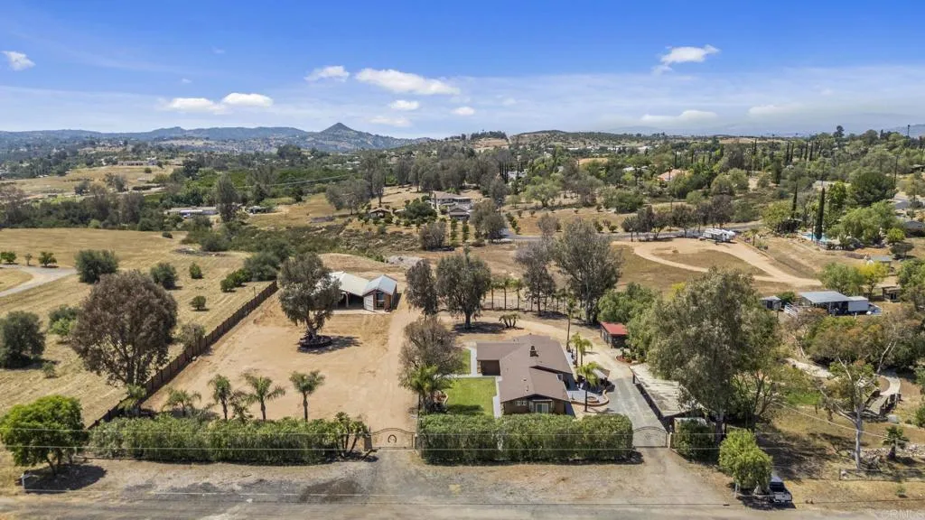 https://cdn.realtyfeed.com/cdn/127/306707092/28f23c0aa80179f260838d1482e8ca19.webp