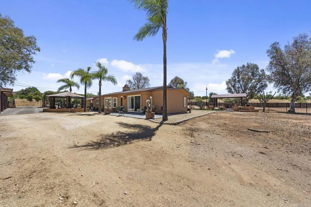 https://cdn.realtyfeed.com/cdn/127/306707092/43adaa024033b6aff8c6527c793272fb.webp
