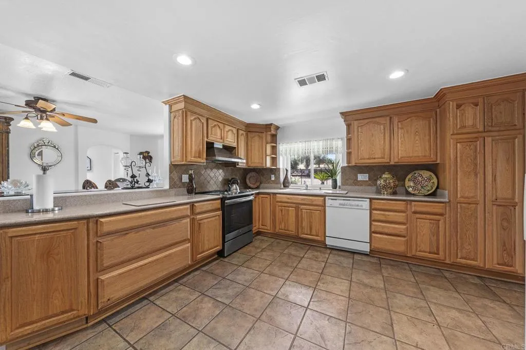 https://cdn.realtyfeed.com/cdn/127/306707092/63b13892ba6c77c9c1702dcf6febc3aa.webp