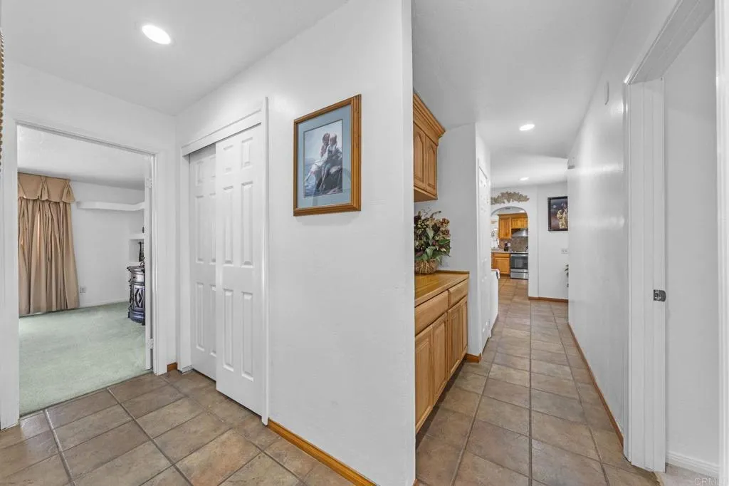 https://cdn.realtyfeed.com/cdn/127/306707092/93fefa2a3f0f3173334c70a17daea9b9.webp