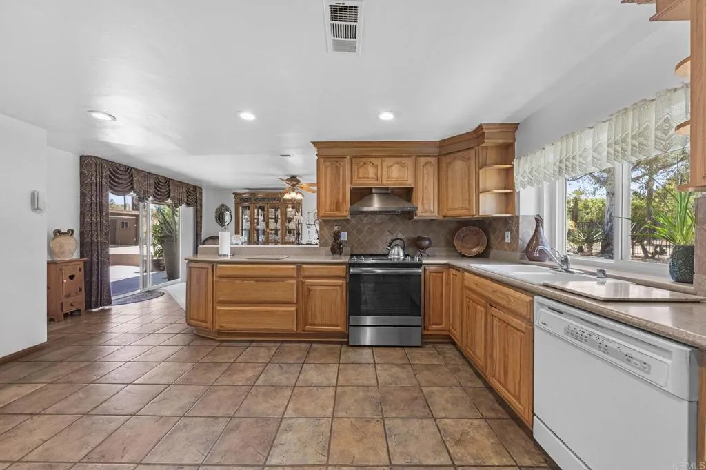 https://cdn.realtyfeed.com/cdn/127/306707092/cd3f6442610ea481a63c6bd8f860eac6.webp