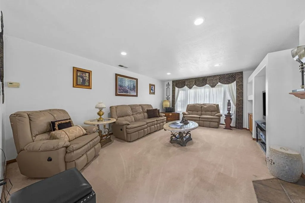 https://cdn.realtyfeed.com/cdn/127/306707092/dd7399da71c4edd8521233c9af8093bd.webp