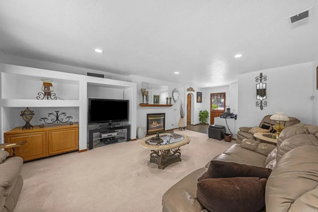 https://cdn.realtyfeed.com/cdn/127/306707092/e273c7dca1a3d578c7aee0997135de93.webp