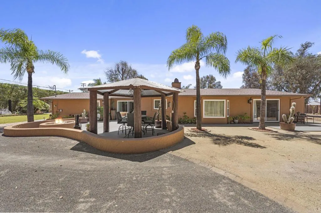 https://cdn.realtyfeed.com/cdn/127/306707092/e7cb2d7618f8398d126c0e81d2dd7734.webp