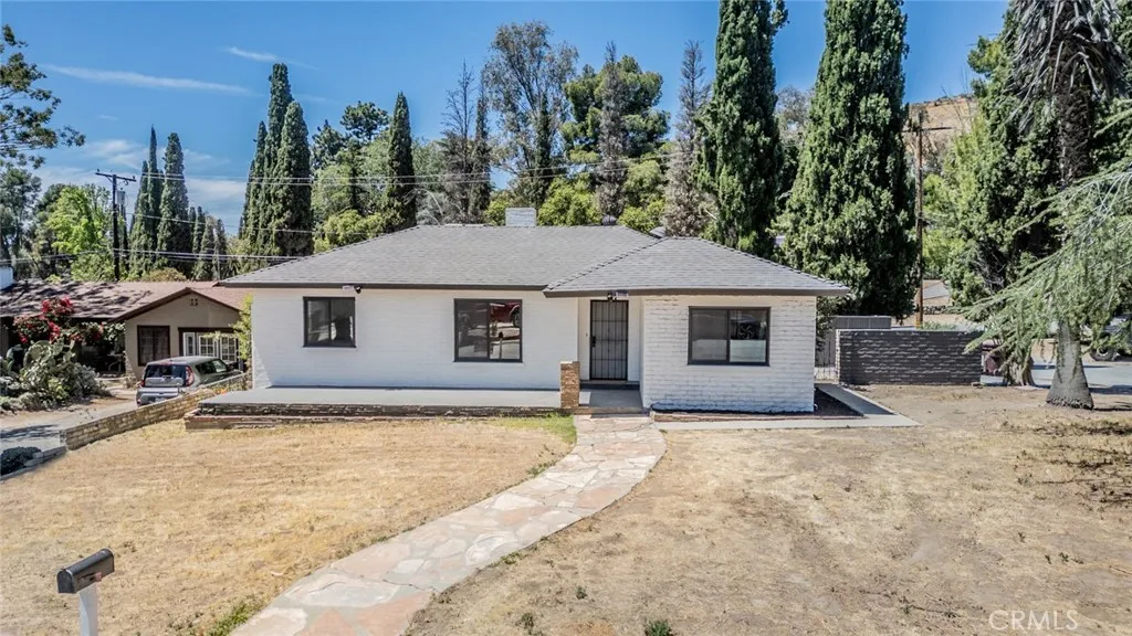 Banning, CA 92220
