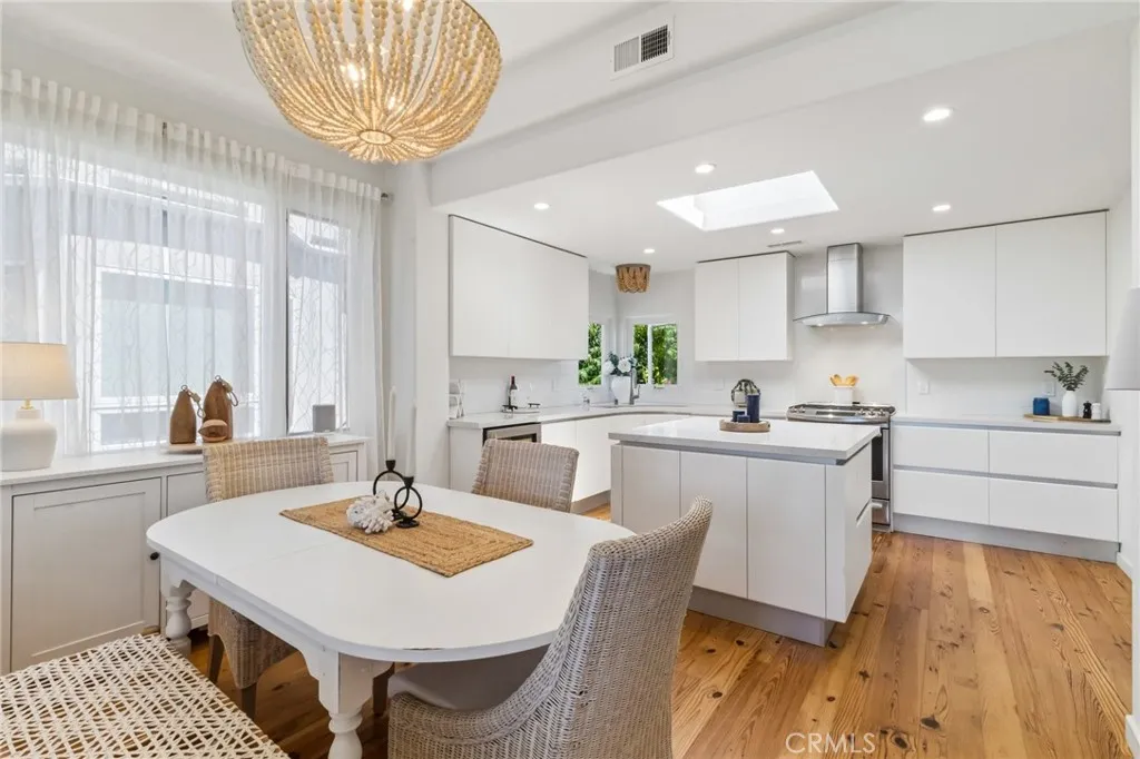 https://cdn.realtyfeed.com/cdn/127/306707184/354104510438bf54ca838fa2913d480e.webp